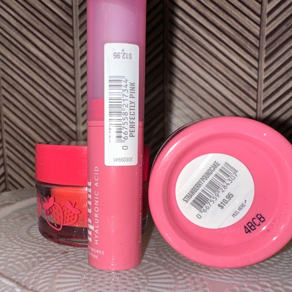 Bath & body Works 3pc lip bundle (Strawberry) - Picture 4 of 4